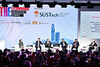 Hundreds of higher education specialists attend the Summit